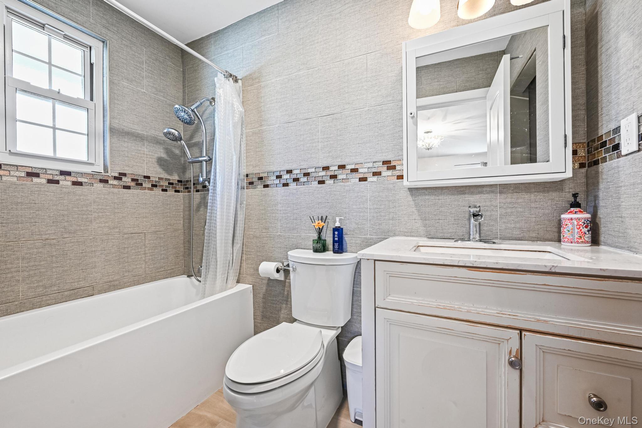 4 Birchwood Park Drive, Syosset, NY 11791