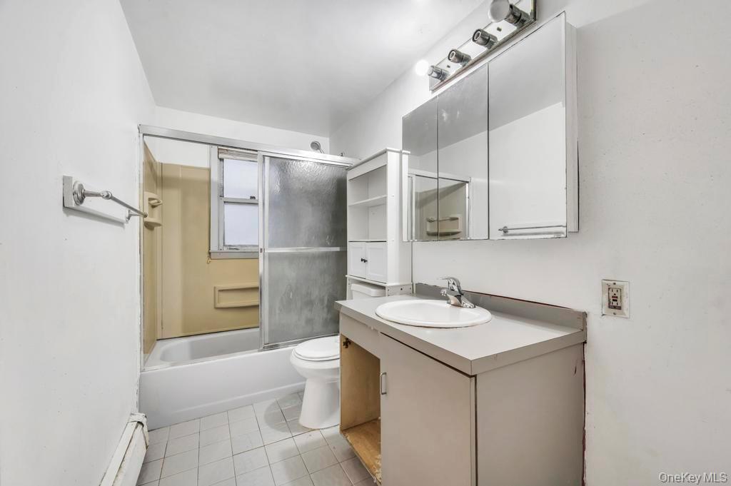 33 Pond Lane, Levittown, NY 11756