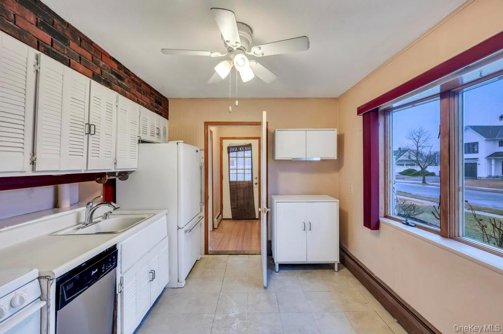 33 Pond Lane, Levittown, NY 11756