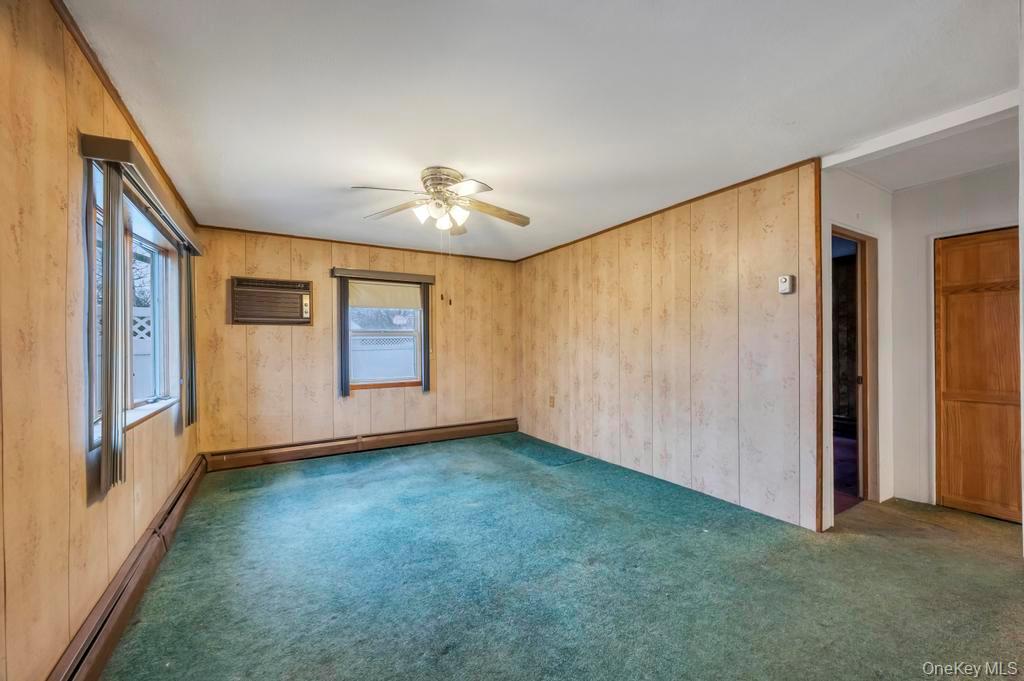 33 Pond Lane, Levittown, NY 11756