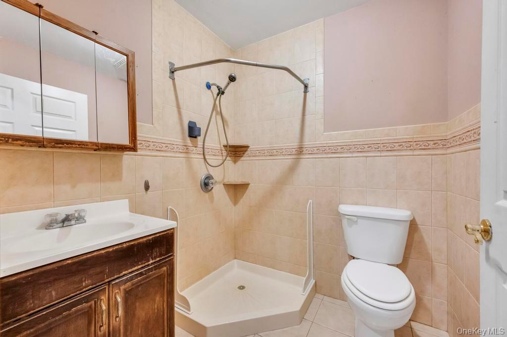 33 Pond Lane, Levittown, NY 11756