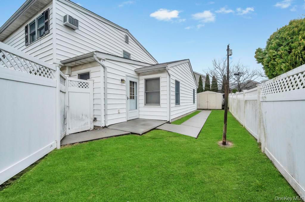 33 Pond Lane, Levittown, NY 11756