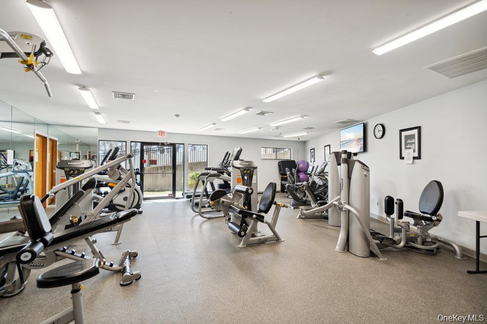 124 Foxwood Drive, Jericho, NY 11753