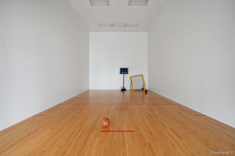 124 Foxwood Drive, Jericho, NY 11753