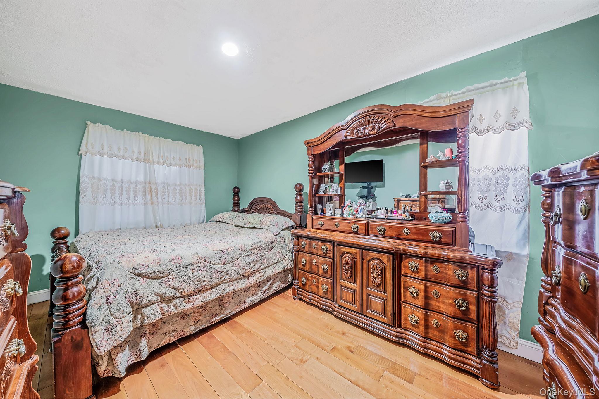 10229 184th Street, Hollis, NY 11423