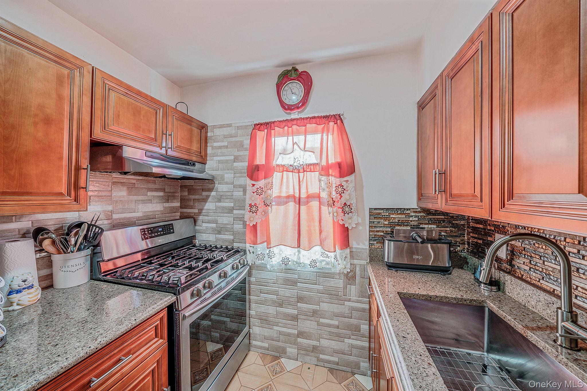 10229 184th Street, Hollis, NY 11423