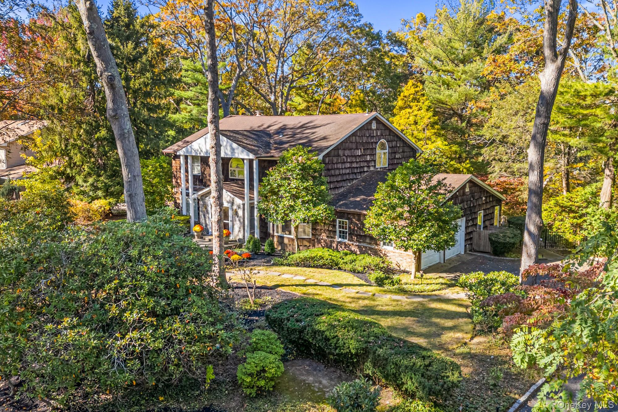 29 Winter Lane, Dix Hills, NY 11746