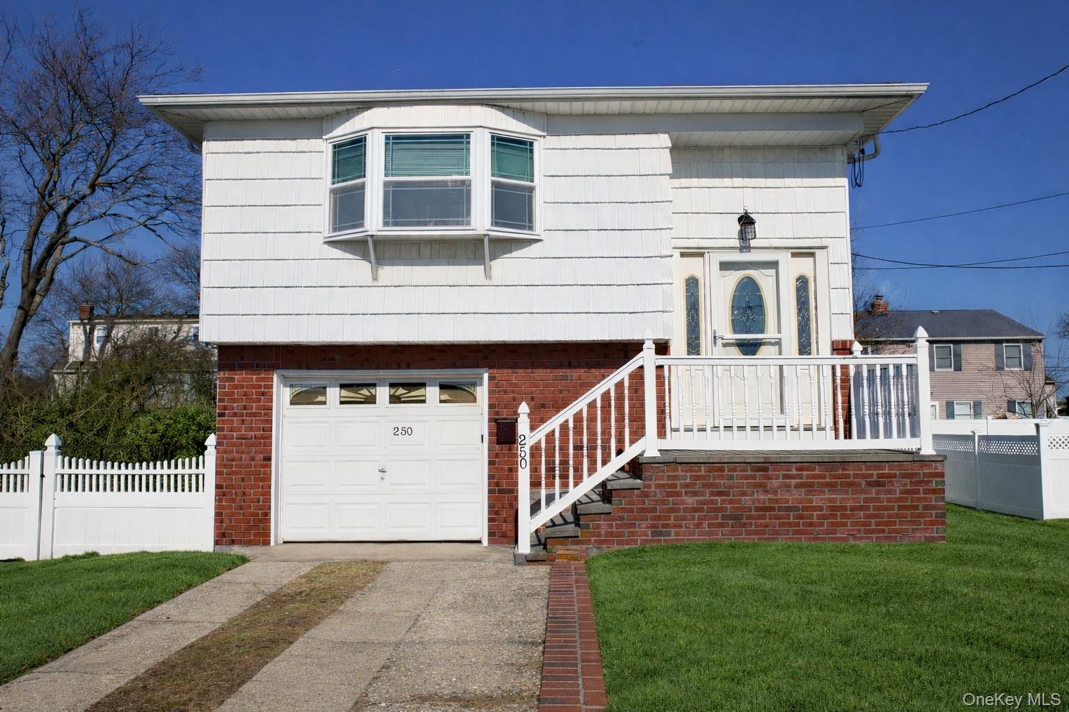 250 Wyona Avenue, Lindenhurst, NY 11757