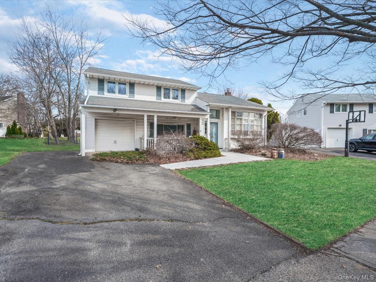 7 Phipps Lane, Plainview, NY 11803