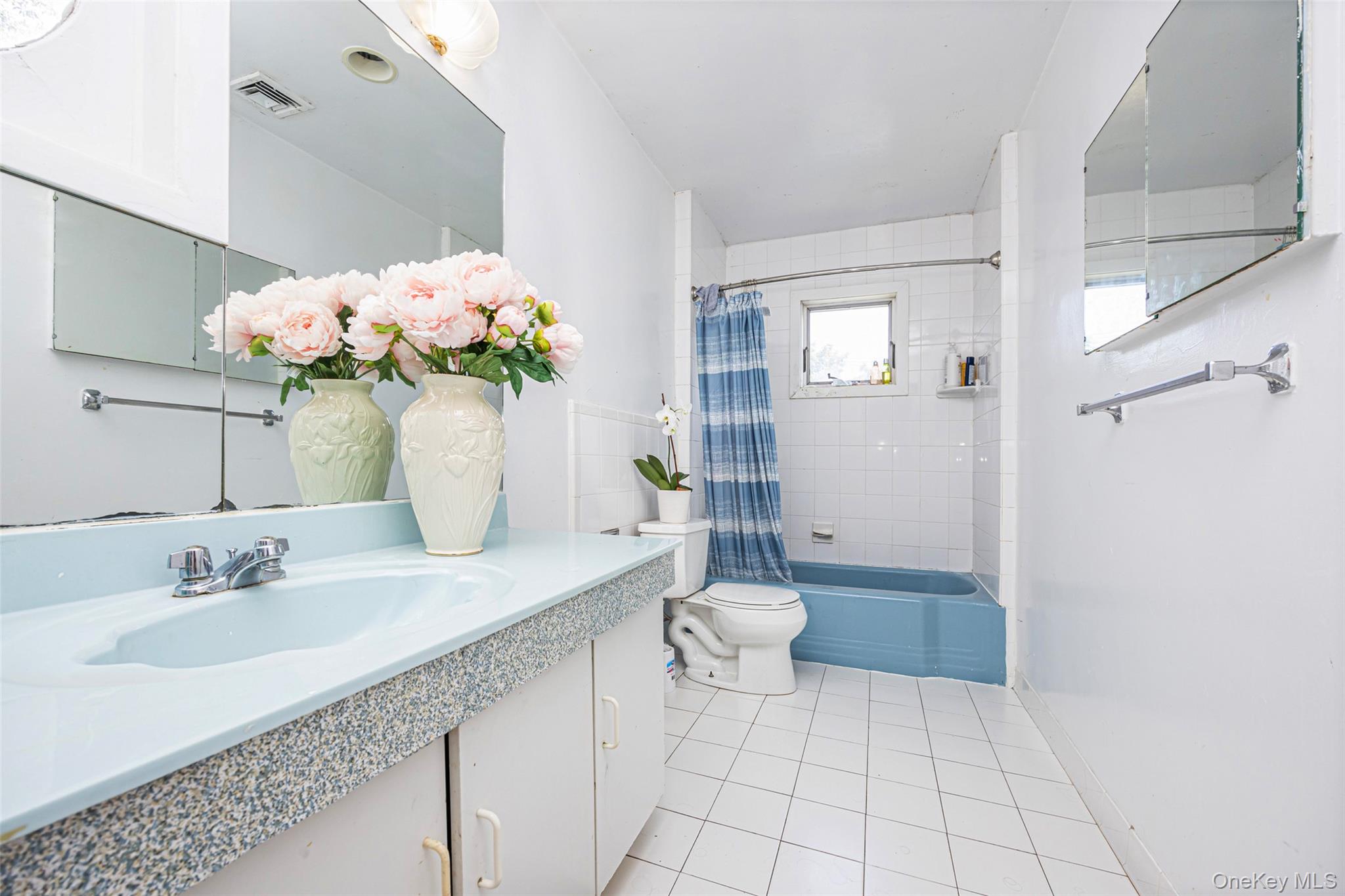 84 Middle Neck Road, Roslyn, NY 11576