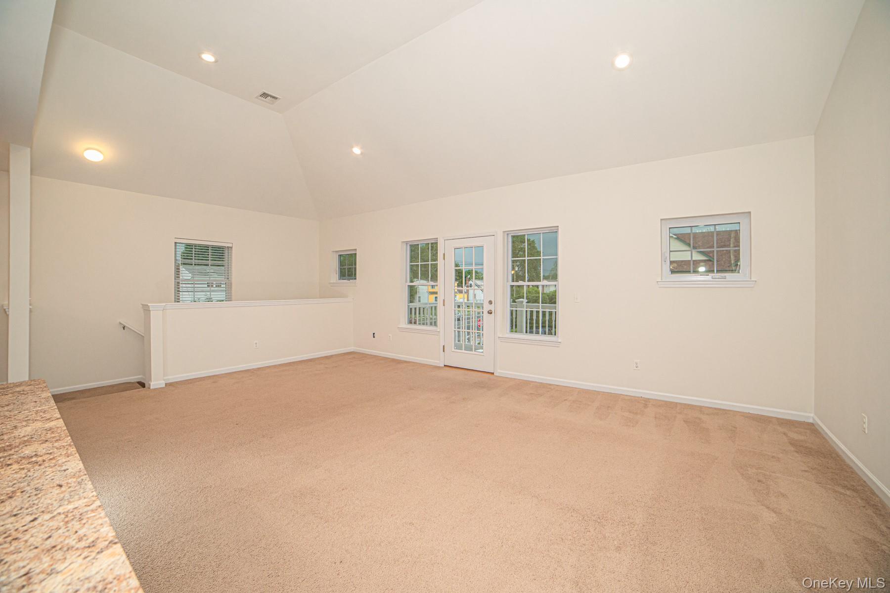 975 Main Street # 13, Farmingdale, NY 11735