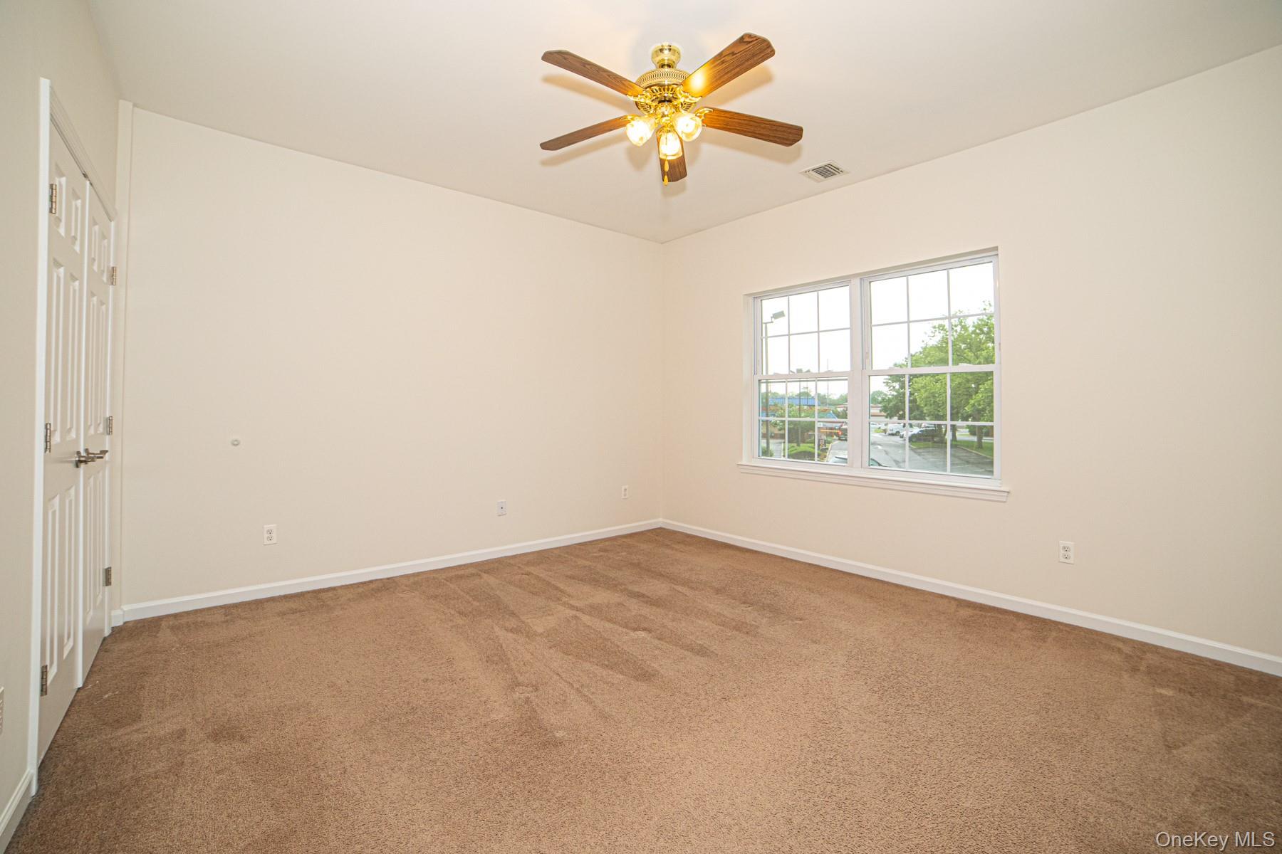 975 Main Street # 13, Farmingdale, NY 11735