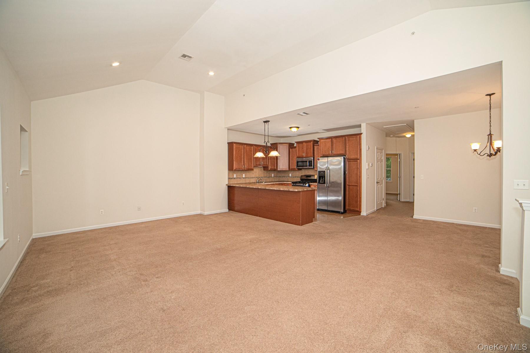 975 Main Street # 13, Farmingdale, NY 11735