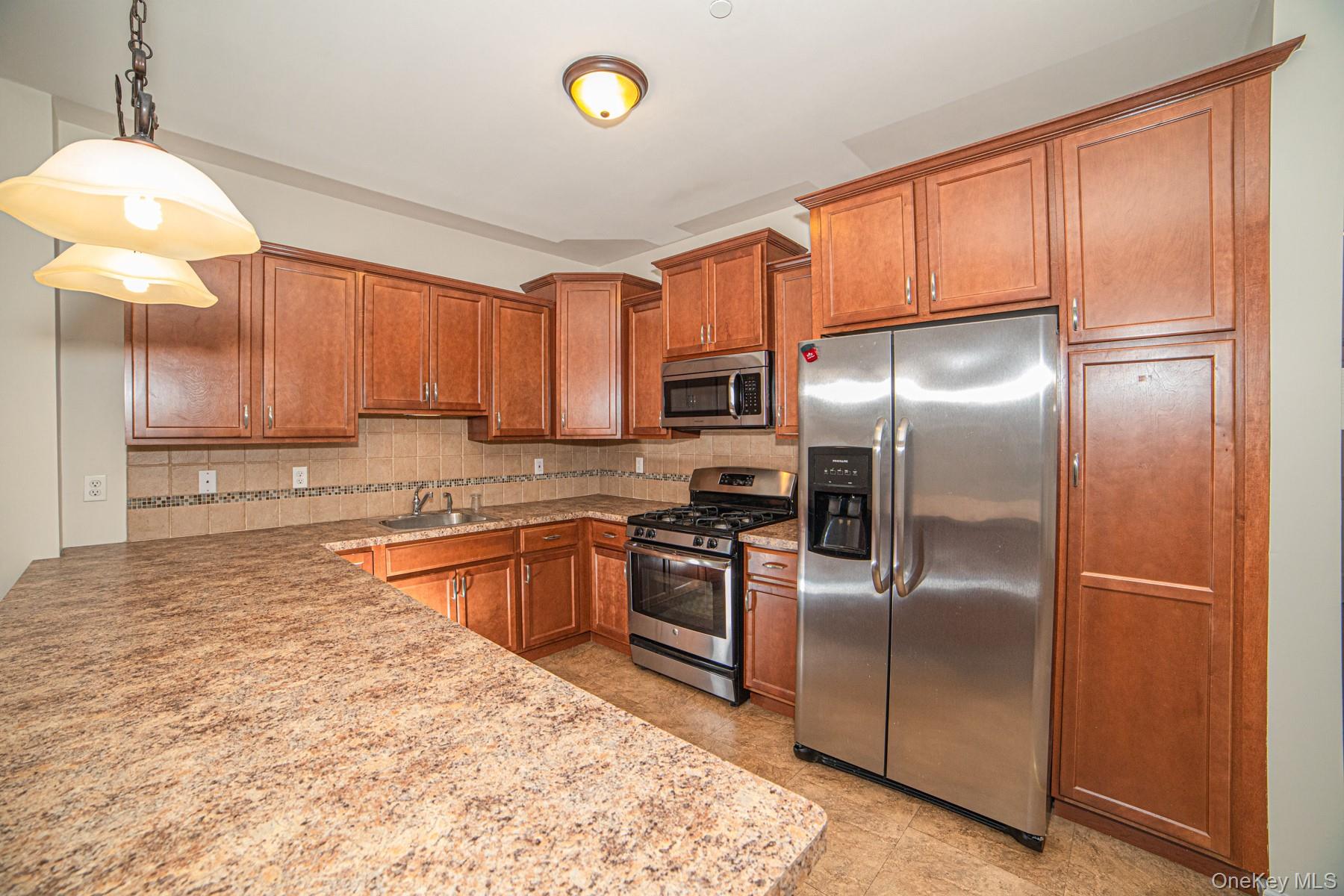 975 Main Street # 13, Farmingdale, NY 11735