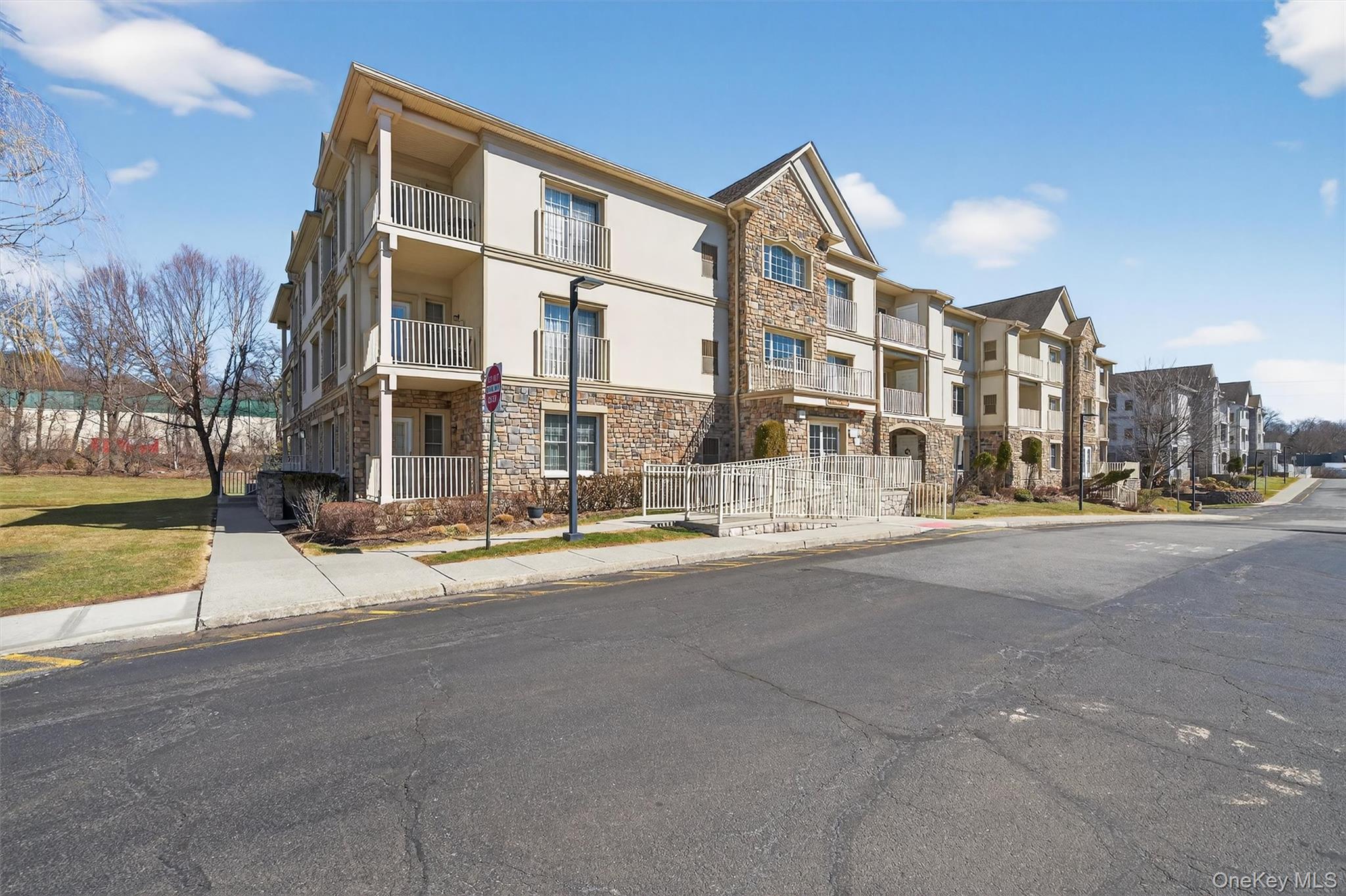 28 N De Baun Avenue # 304, Suffern, NY 10901