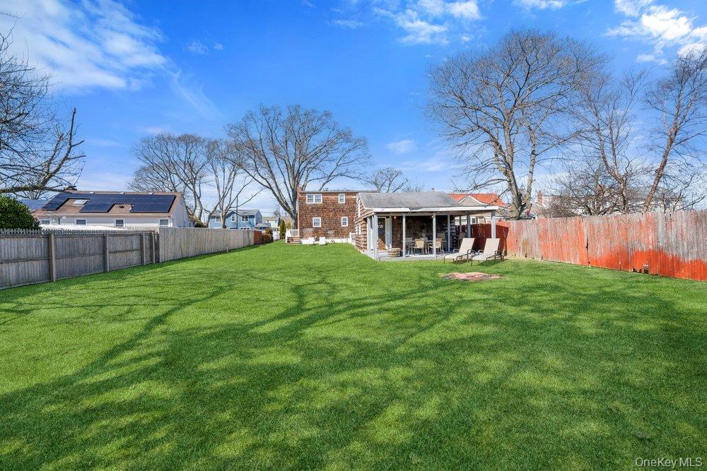 303 Kansas Street, Lindenhurst, NY 11757