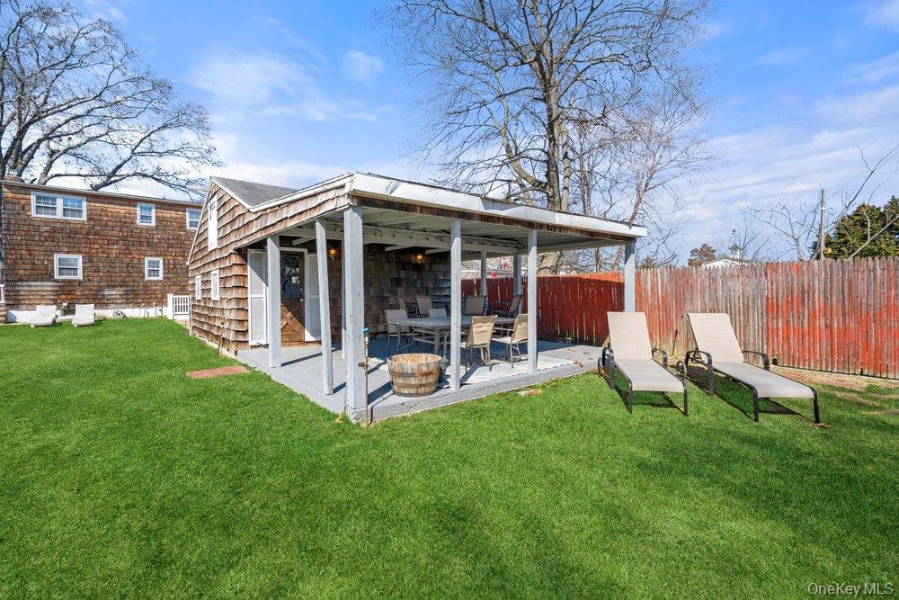 303 Kansas Street, Lindenhurst, NY 11757