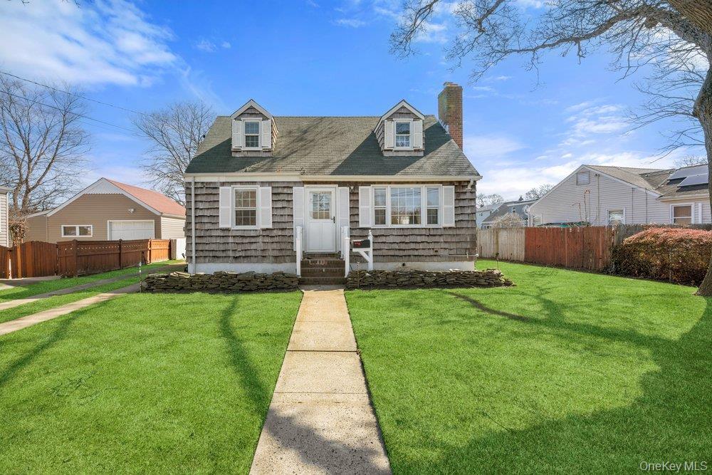 303 Kansas Street, Lindenhurst, NY 11757