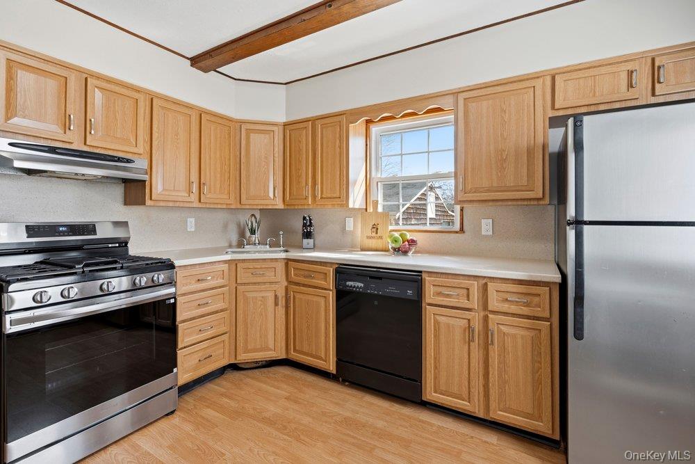 303 Kansas Street, Lindenhurst, NY 11757