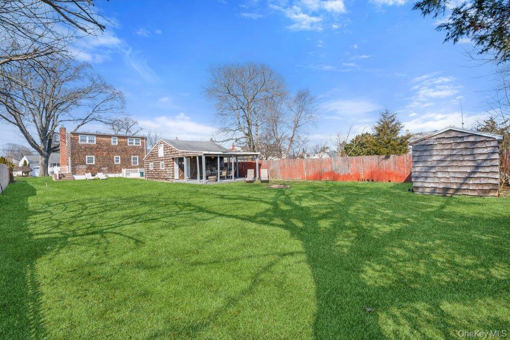 303 Kansas Street, Lindenhurst, NY 11757