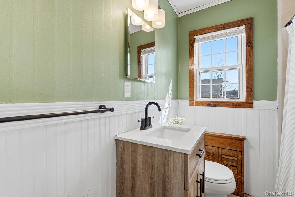 303 Kansas Street, Lindenhurst, NY 11757