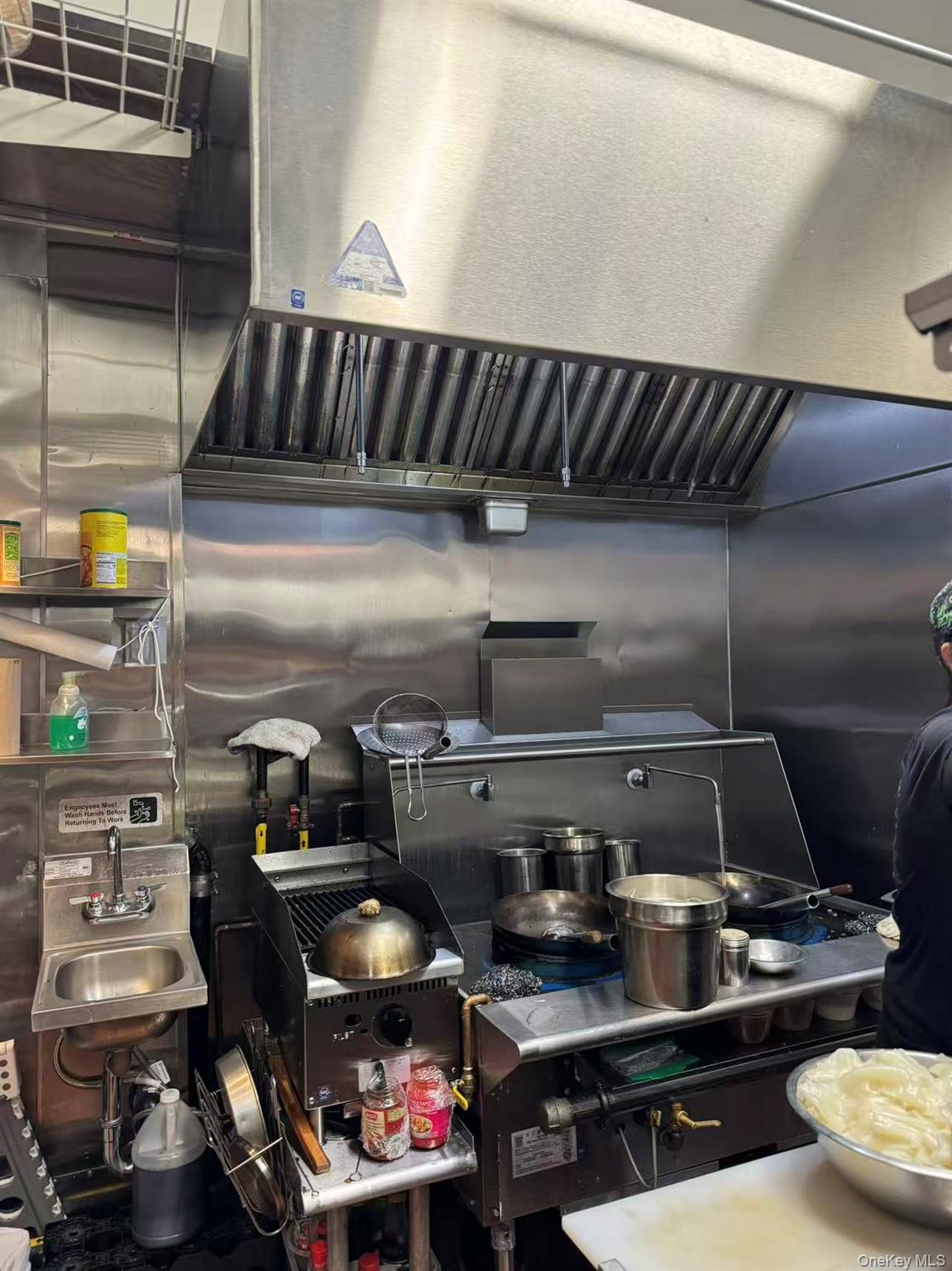 988 Manhattan Avenue, Brooklyn, NY 11222