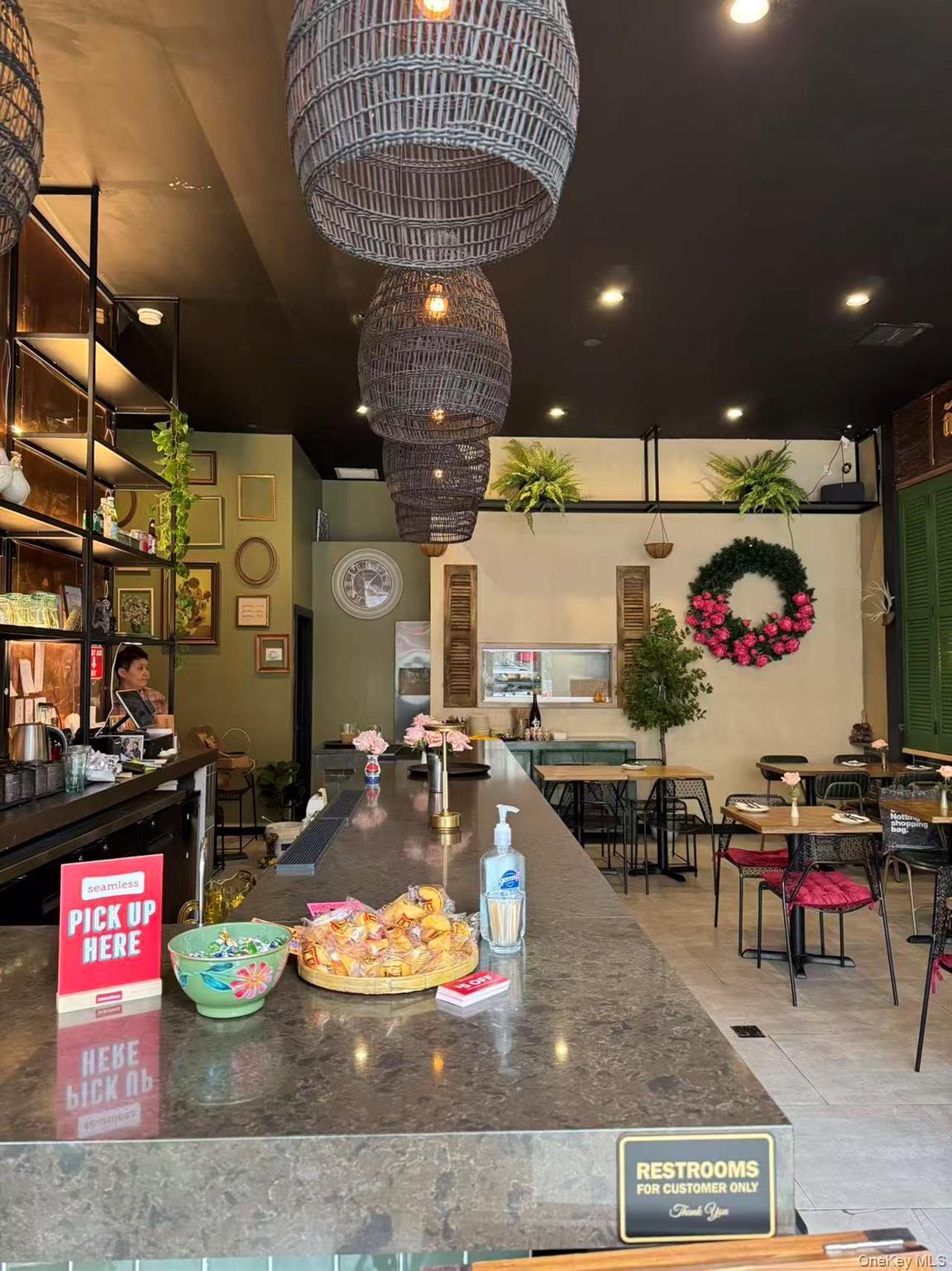 988 Manhattan Avenue, Brooklyn, NY 11222