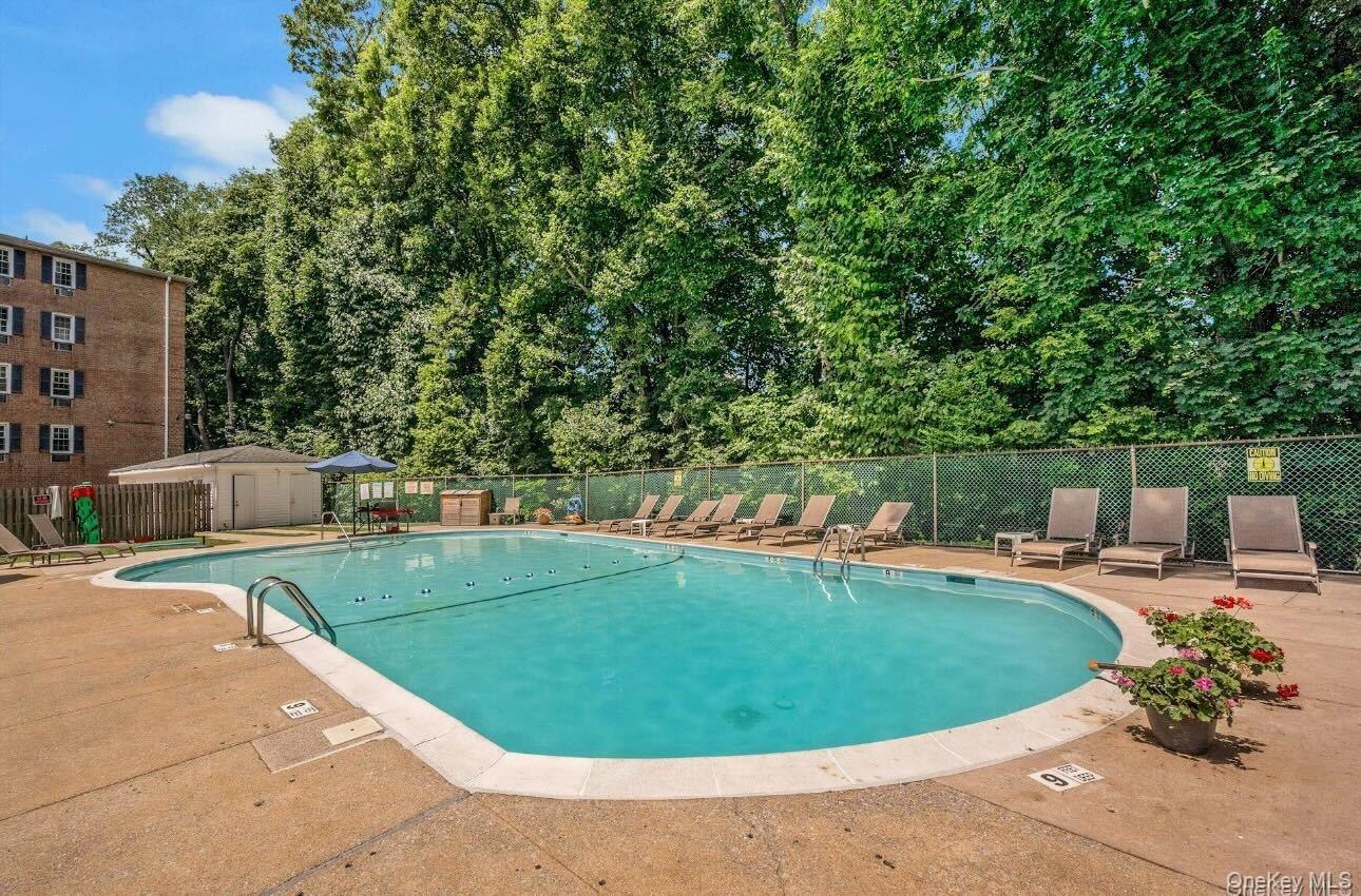 4 Consulate Drive, Tuckahoe, NY 10707