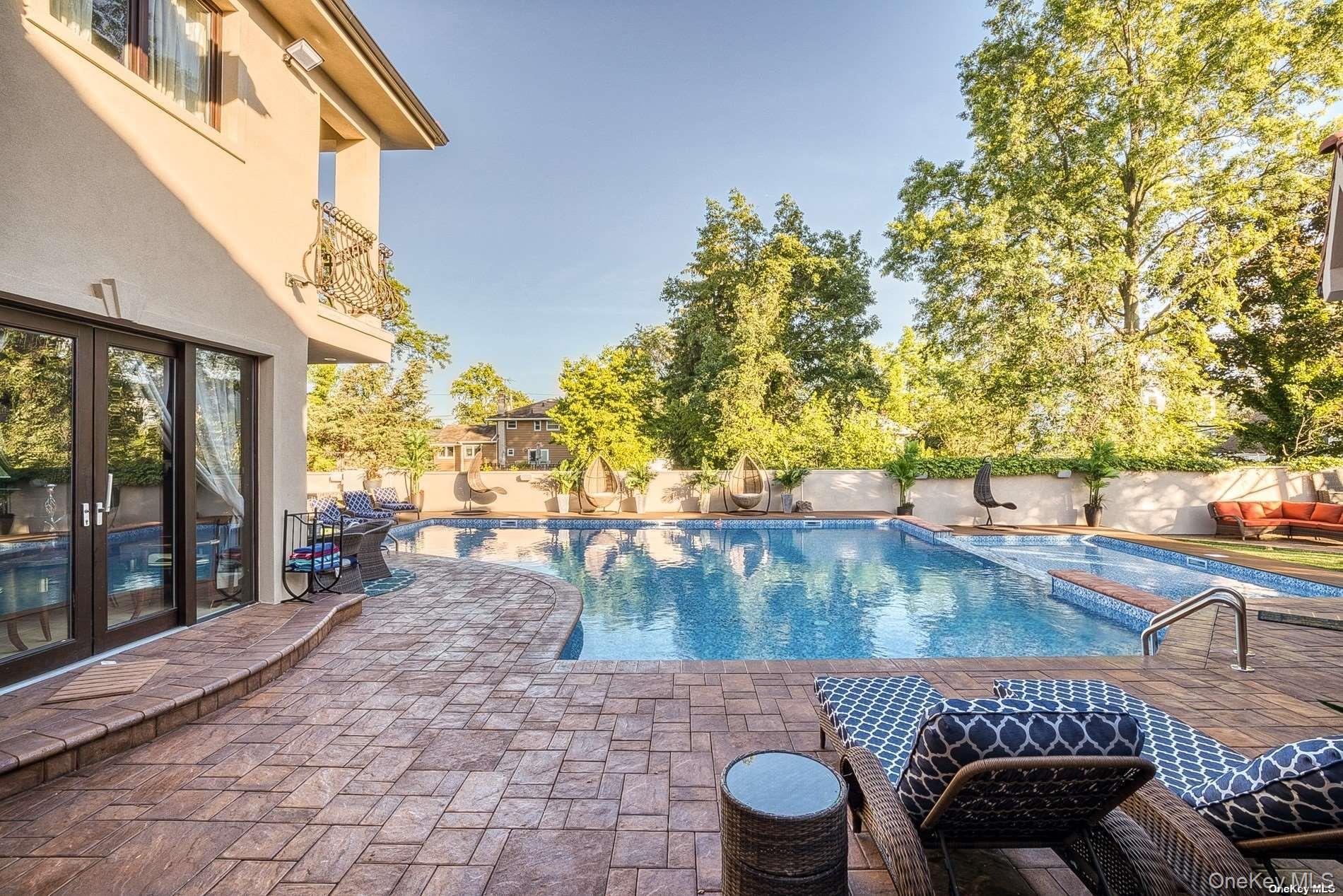 959 S End Road, Woodmere, NY 11598