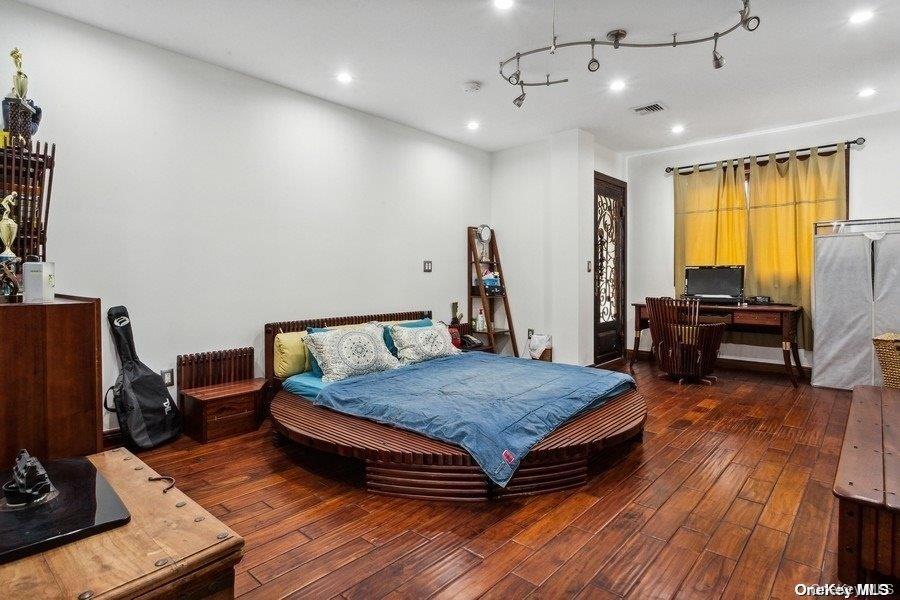 959 S End Road, Woodmere, NY 11598