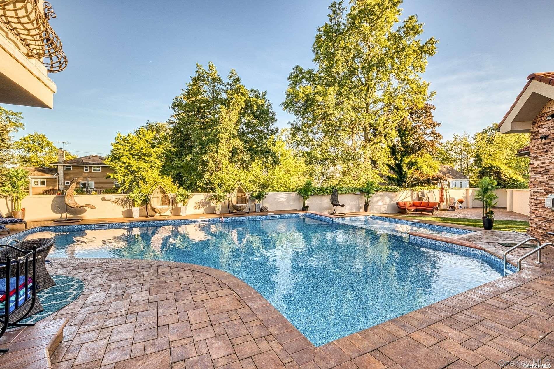 959 S End Road, Woodmere, NY 11598