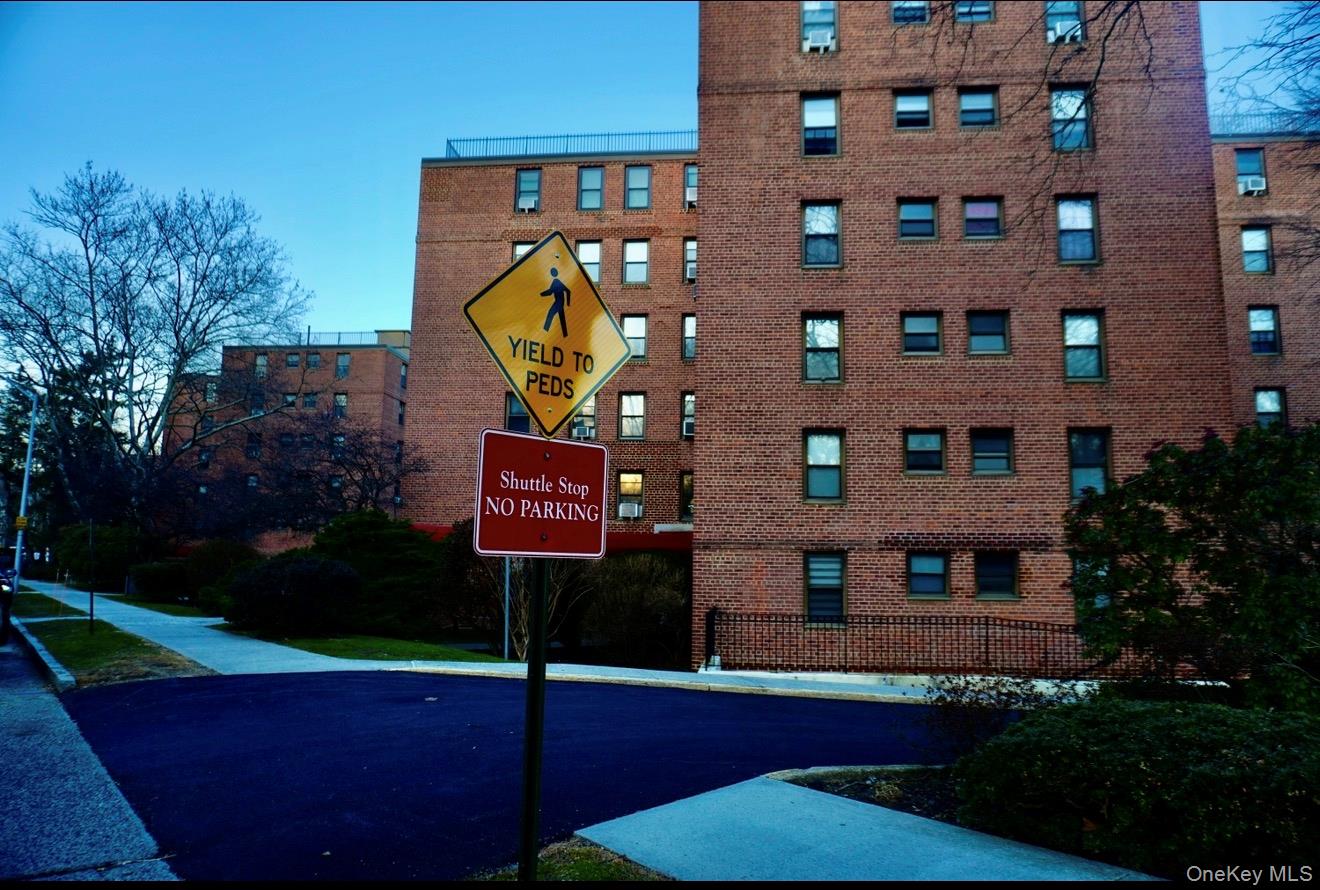 161 Pearsall Drive Pearsall Drive # 3H, Mount Vernon, NY 10552