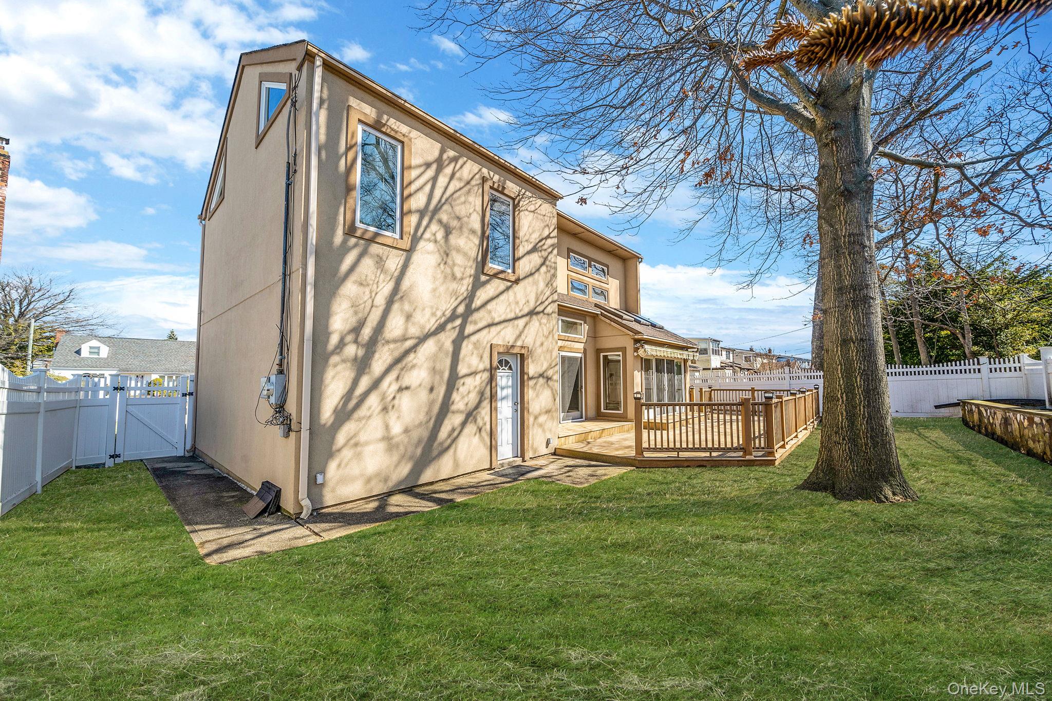 1027 Windermere Road, Franklin Square, NY 11010