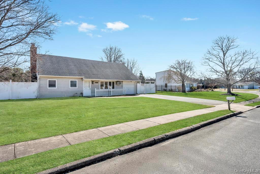 114 Norman Drive, Bohemia, NY 11716