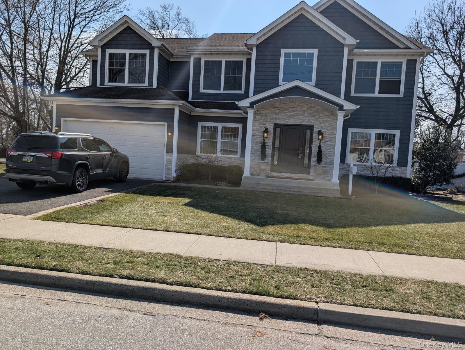 10 Beverly Road, Farmingdale, NY 11735