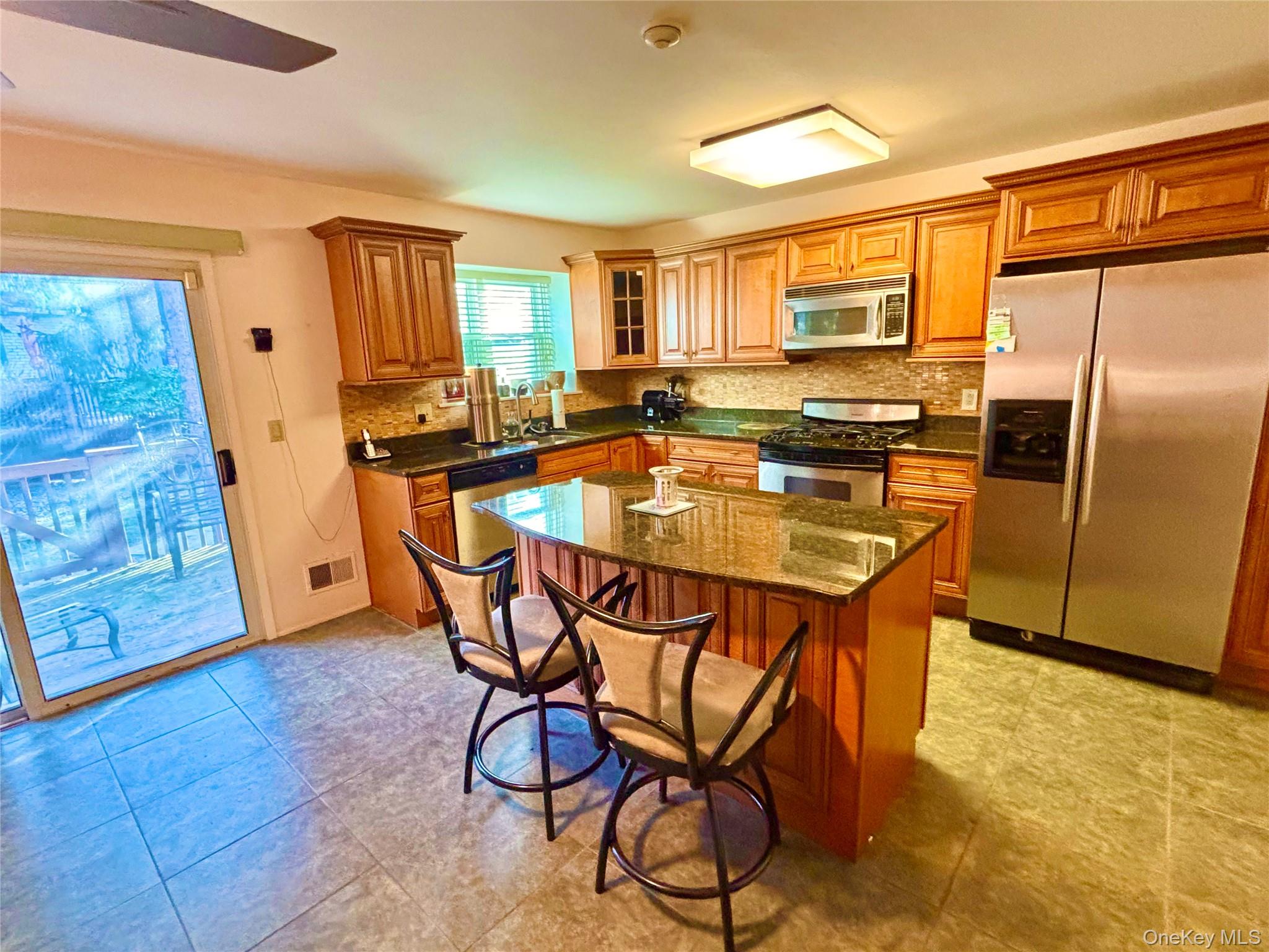 18 Kensington Court, Nanuet, NY 10954