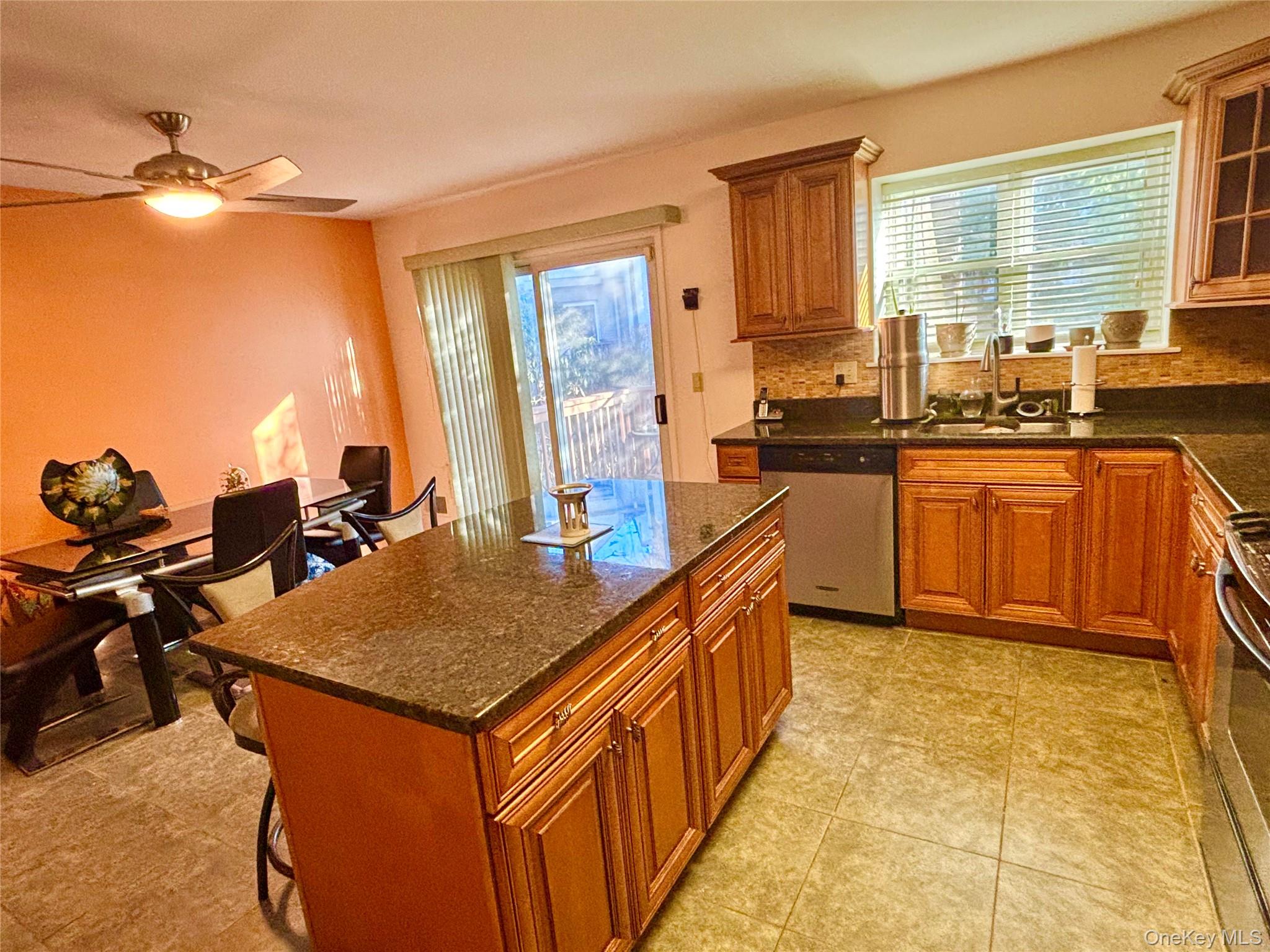 18 Kensington Court, Nanuet, NY 10954