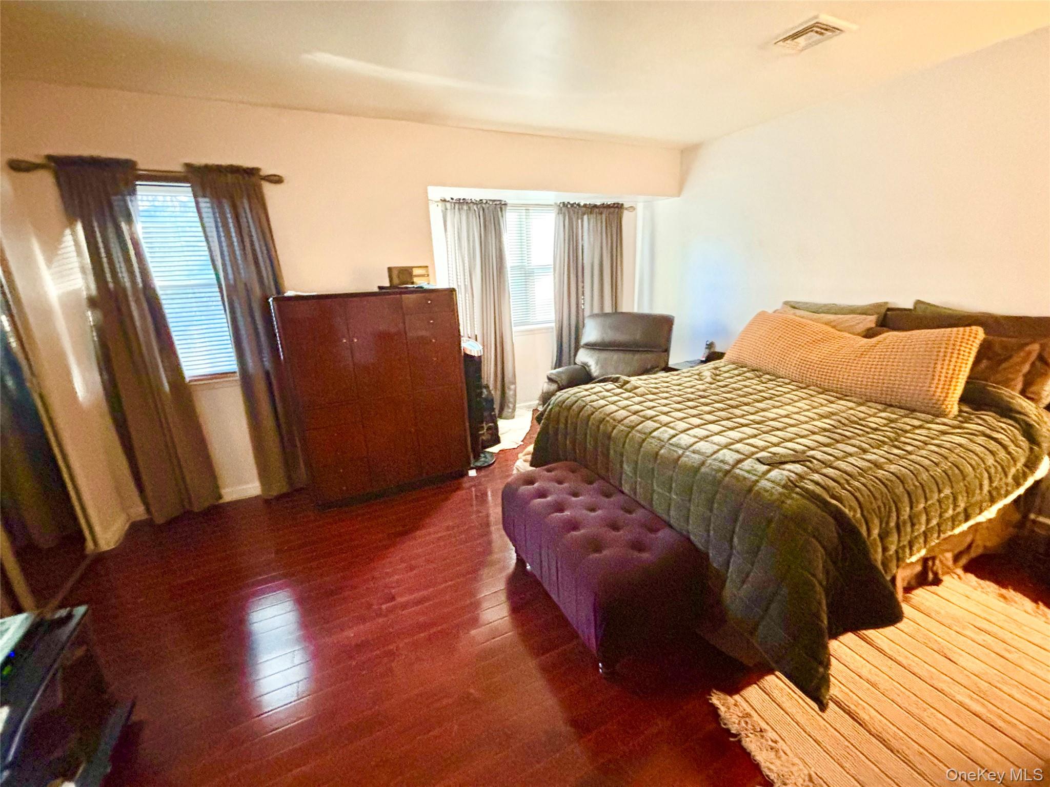 18 Kensington Court, Nanuet, NY 10954