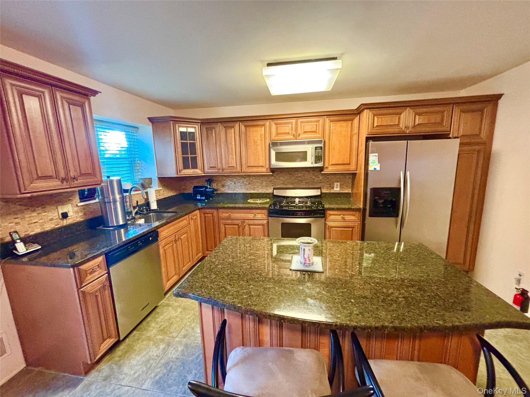 18 Kensington Court, Nanuet, NY 10954