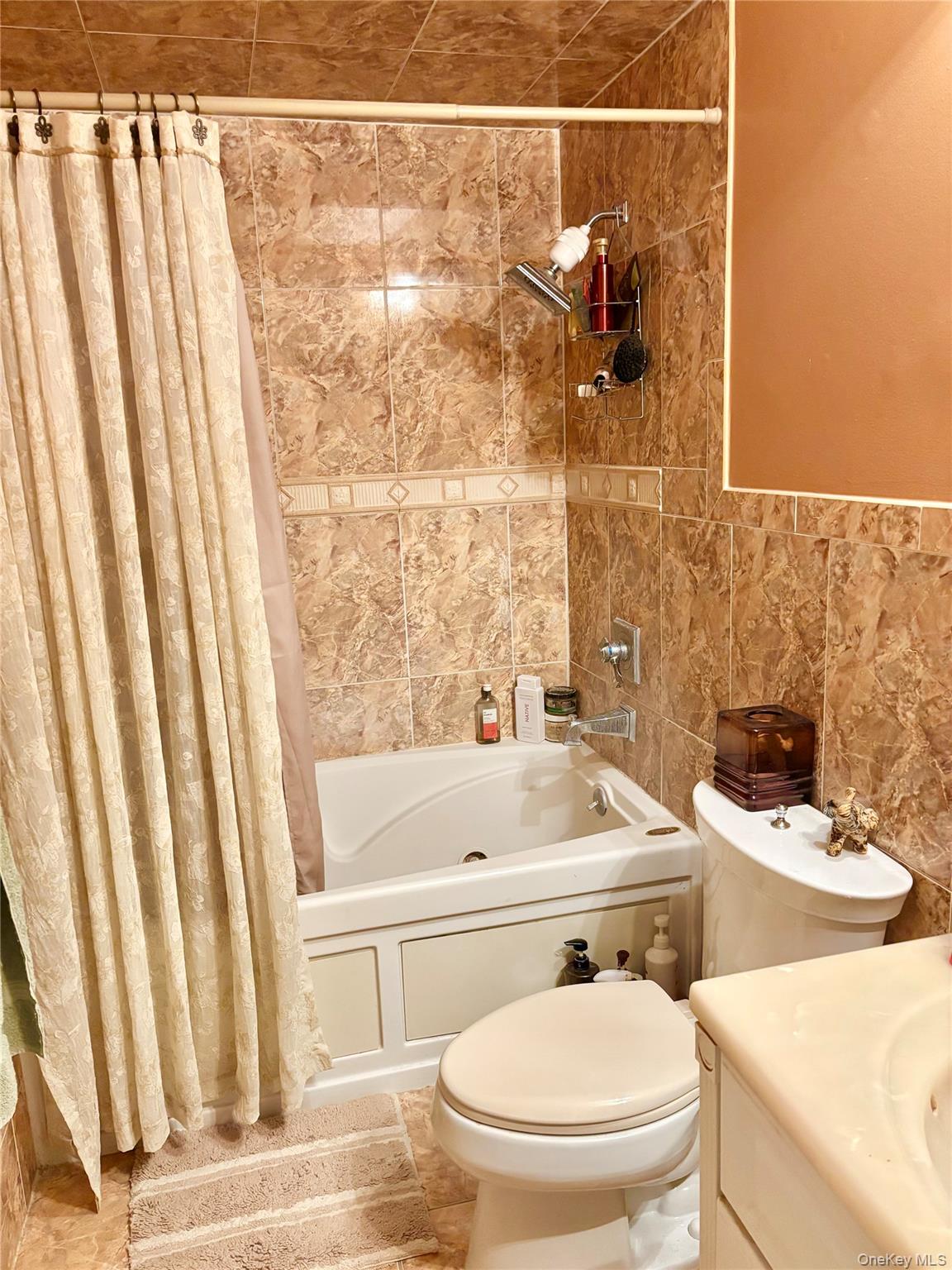 18 Kensington Court, Nanuet, NY 10954