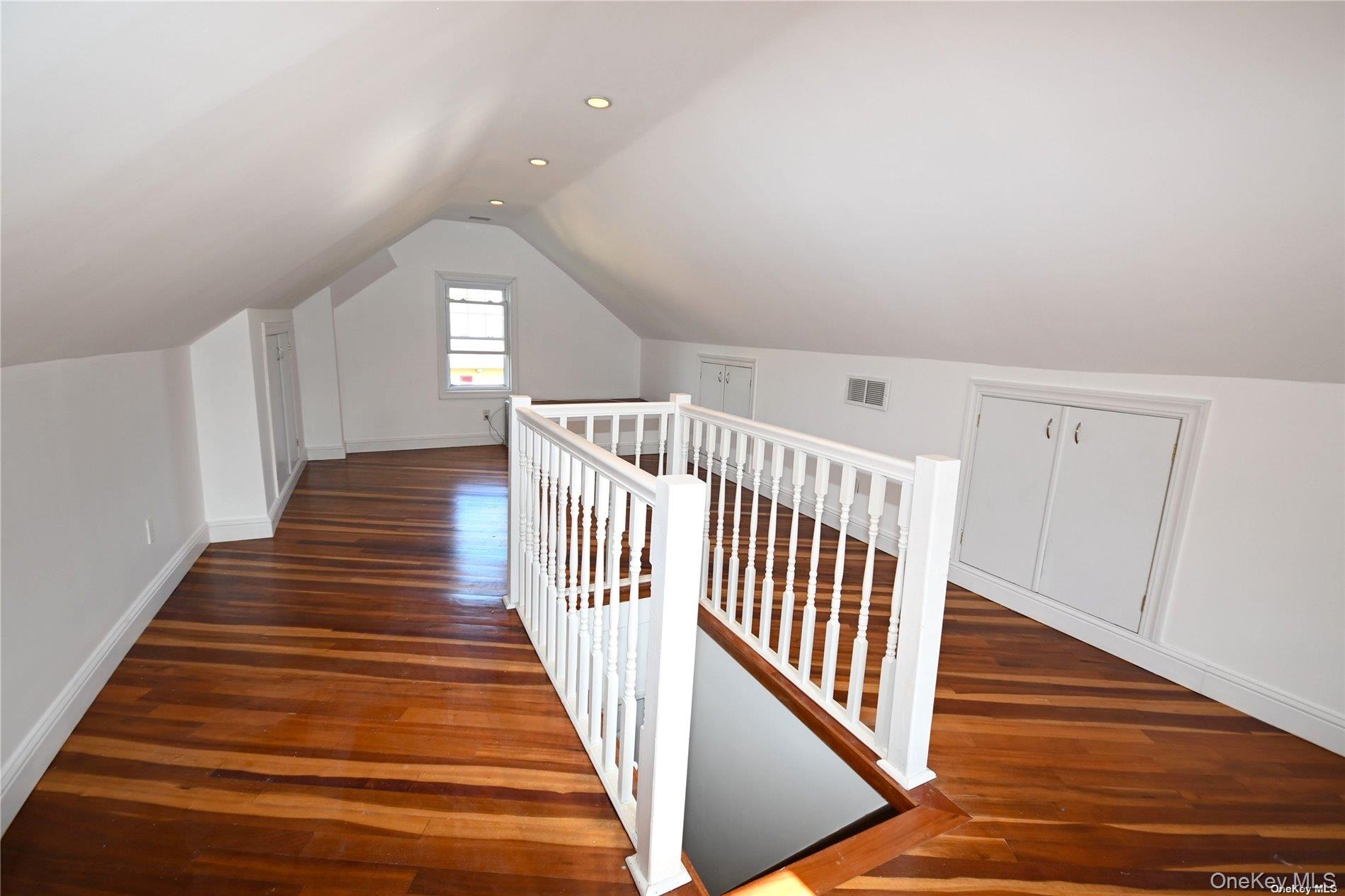 21 Arrandale Avenue, Great Neck, NY 11024