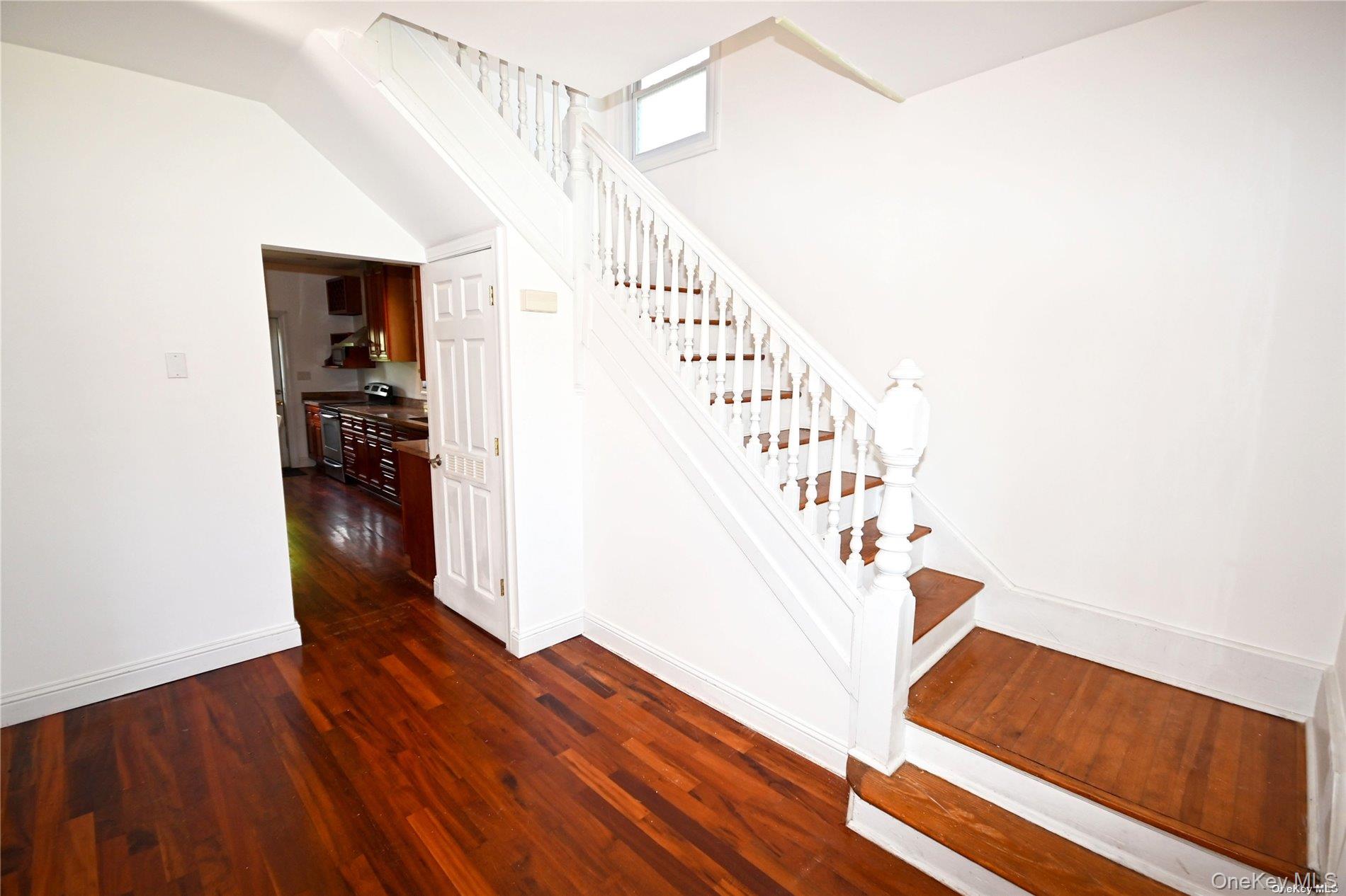 21 Arrandale Avenue, Great Neck, NY 11024