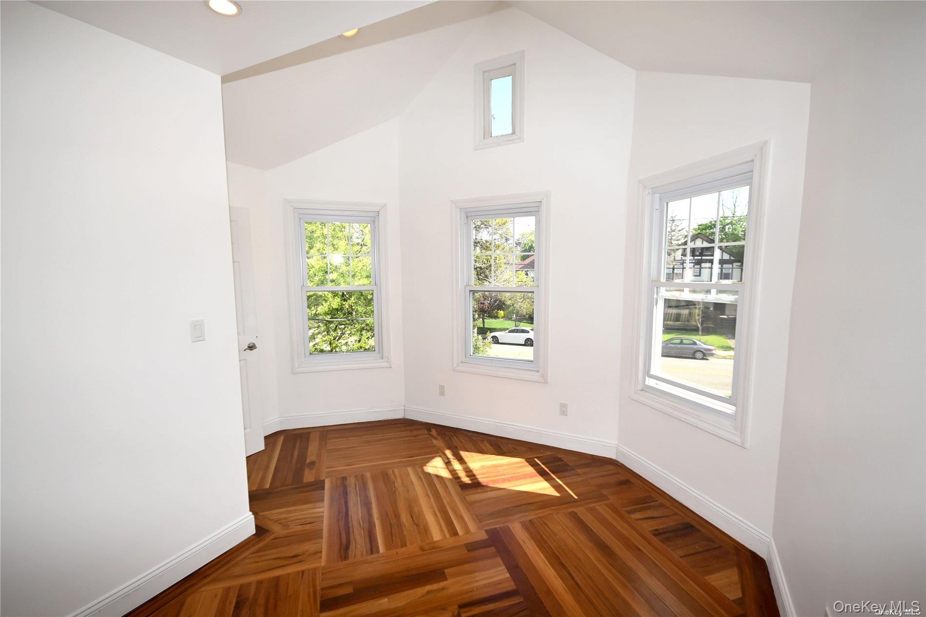 21 Arrandale Avenue, Great Neck, NY 11024