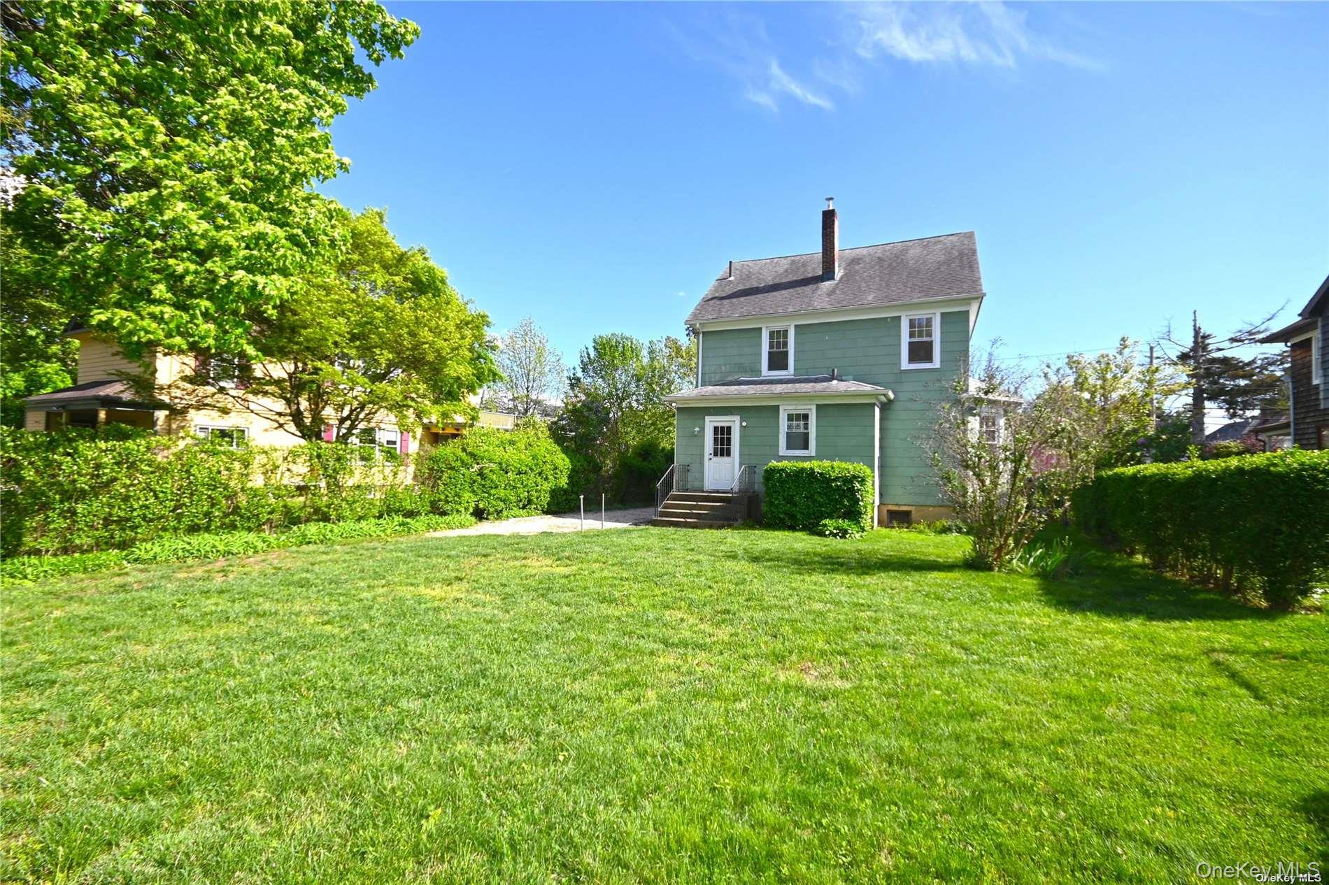 21 Arrandale Avenue, Great Neck, NY 11024