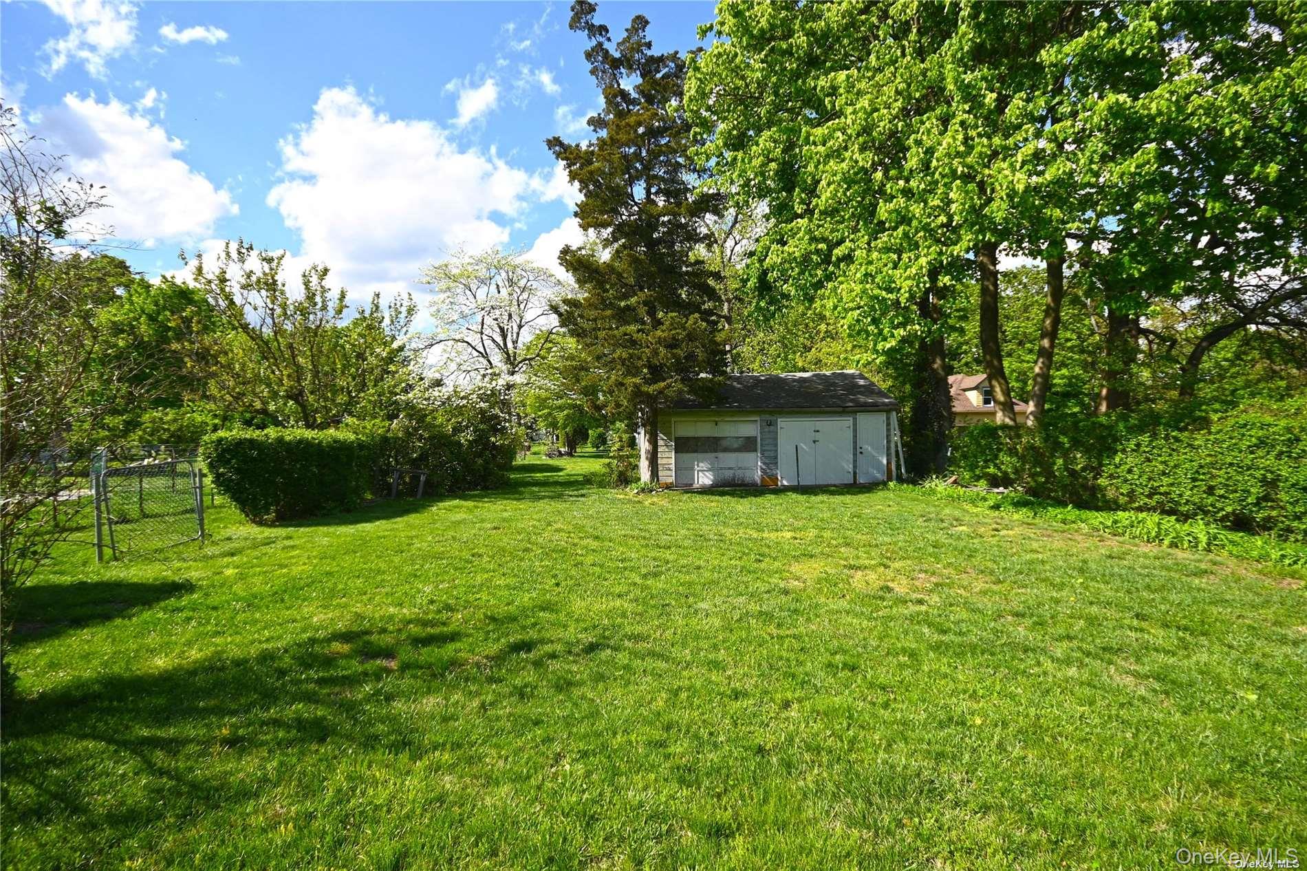 21 Arrandale Avenue, Great Neck, NY 11024