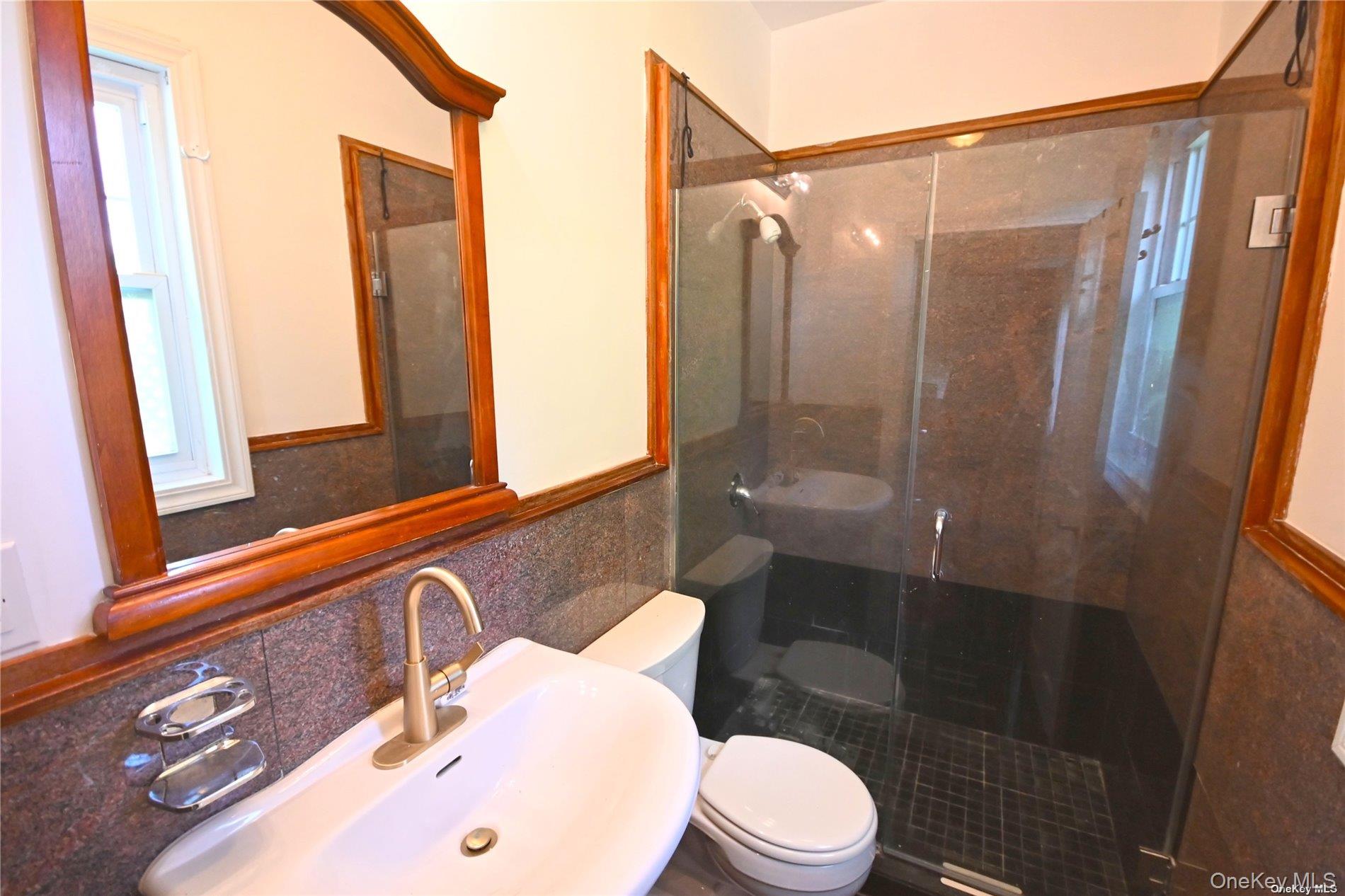 21 Arrandale Avenue, Great Neck, NY 11024