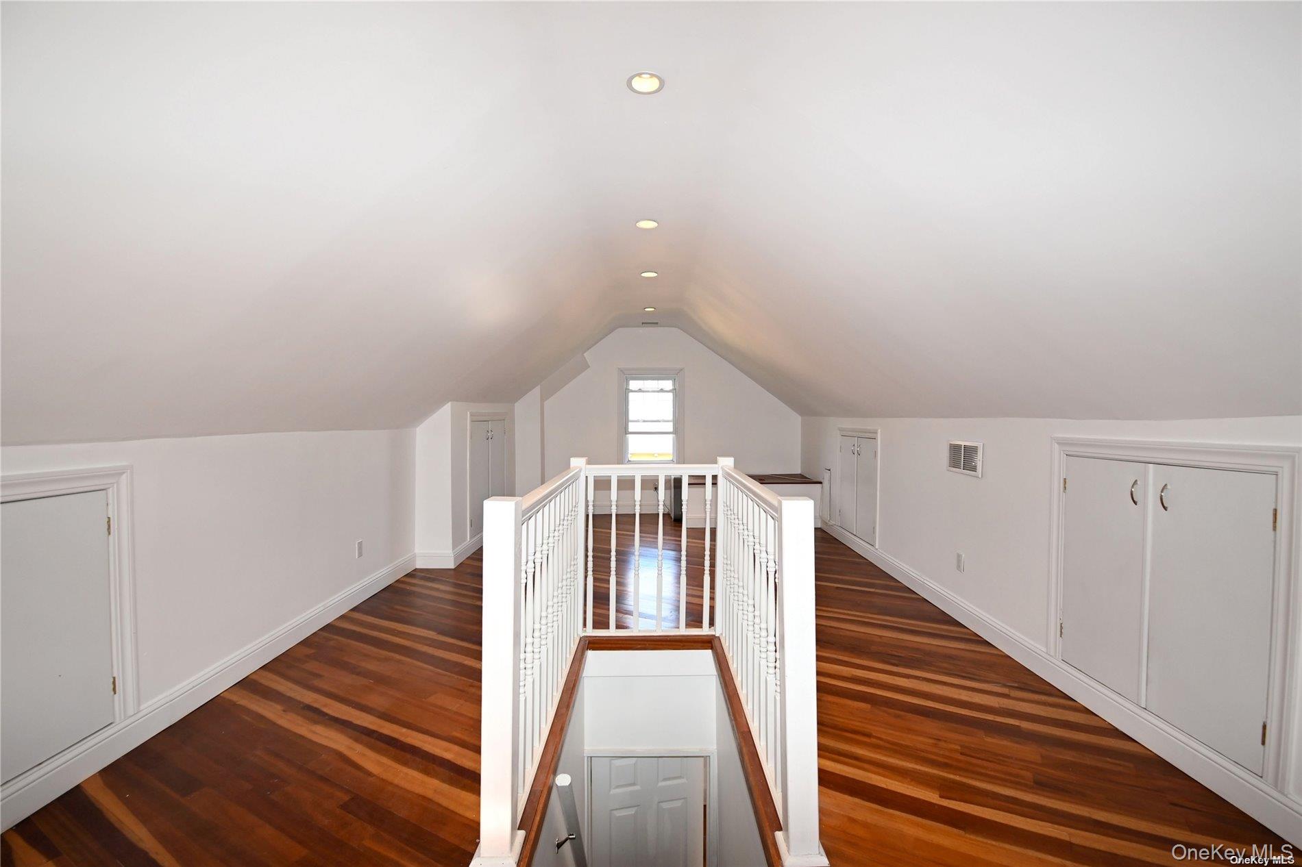 21 Arrandale Avenue, Great Neck, NY 11024