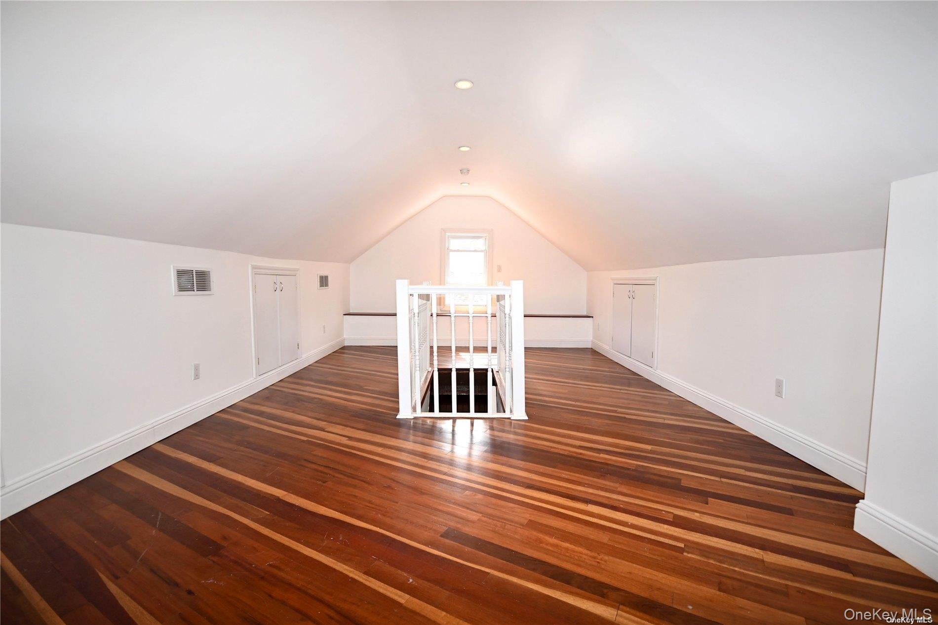 21 Arrandale Avenue, Great Neck, NY 11024