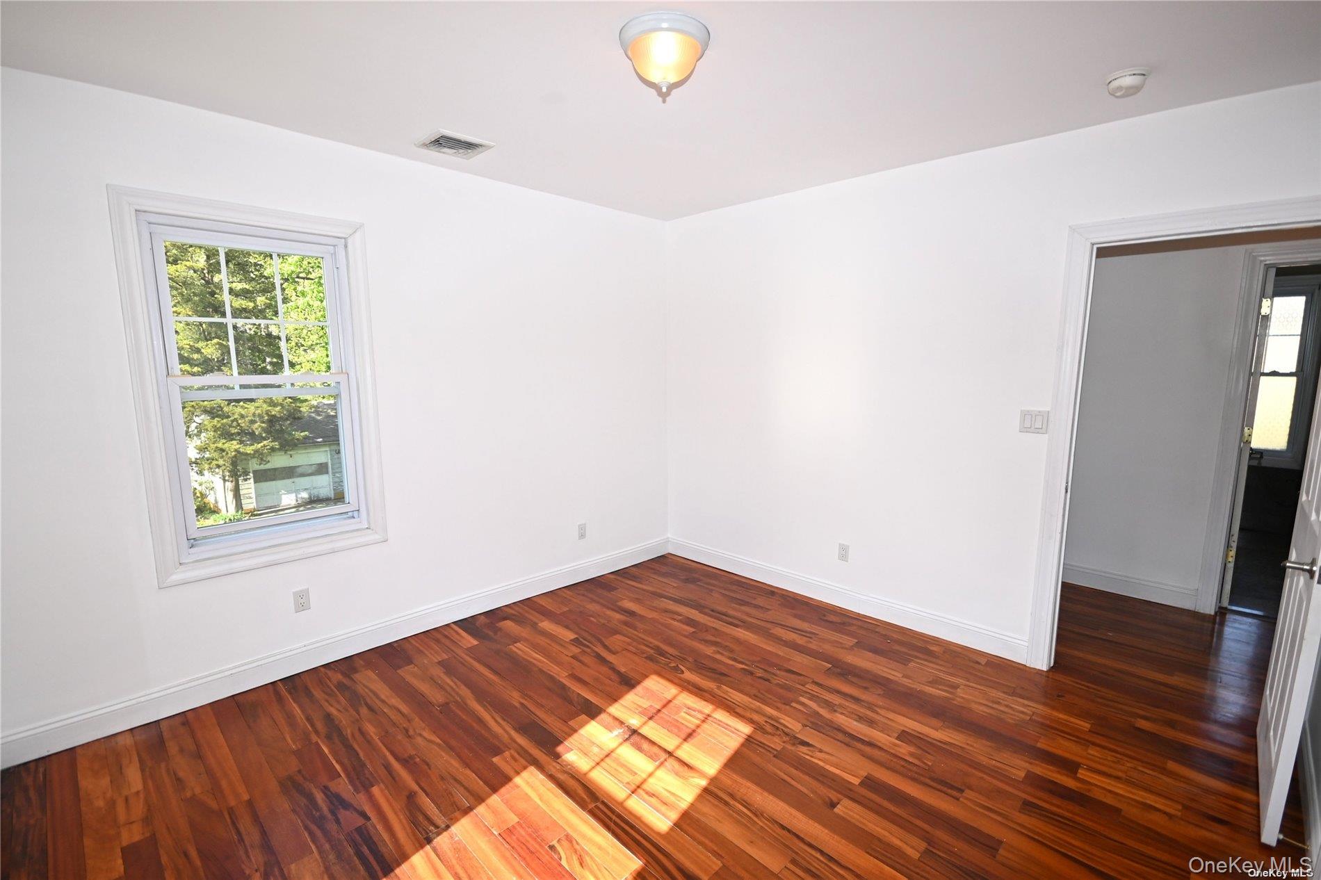 21 Arrandale Avenue, Great Neck, NY 11024