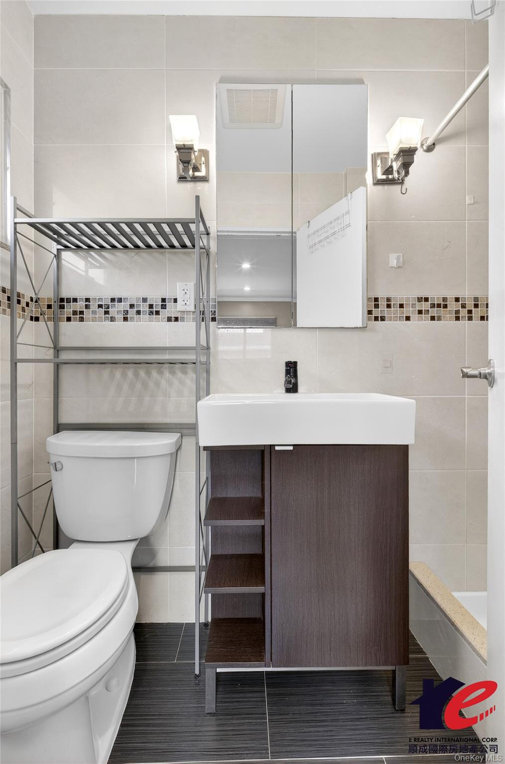 55 Executive Drive, Manhasset Hills, NY 11040